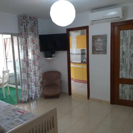 Apartamento Mediterraneo Beach Apartment *